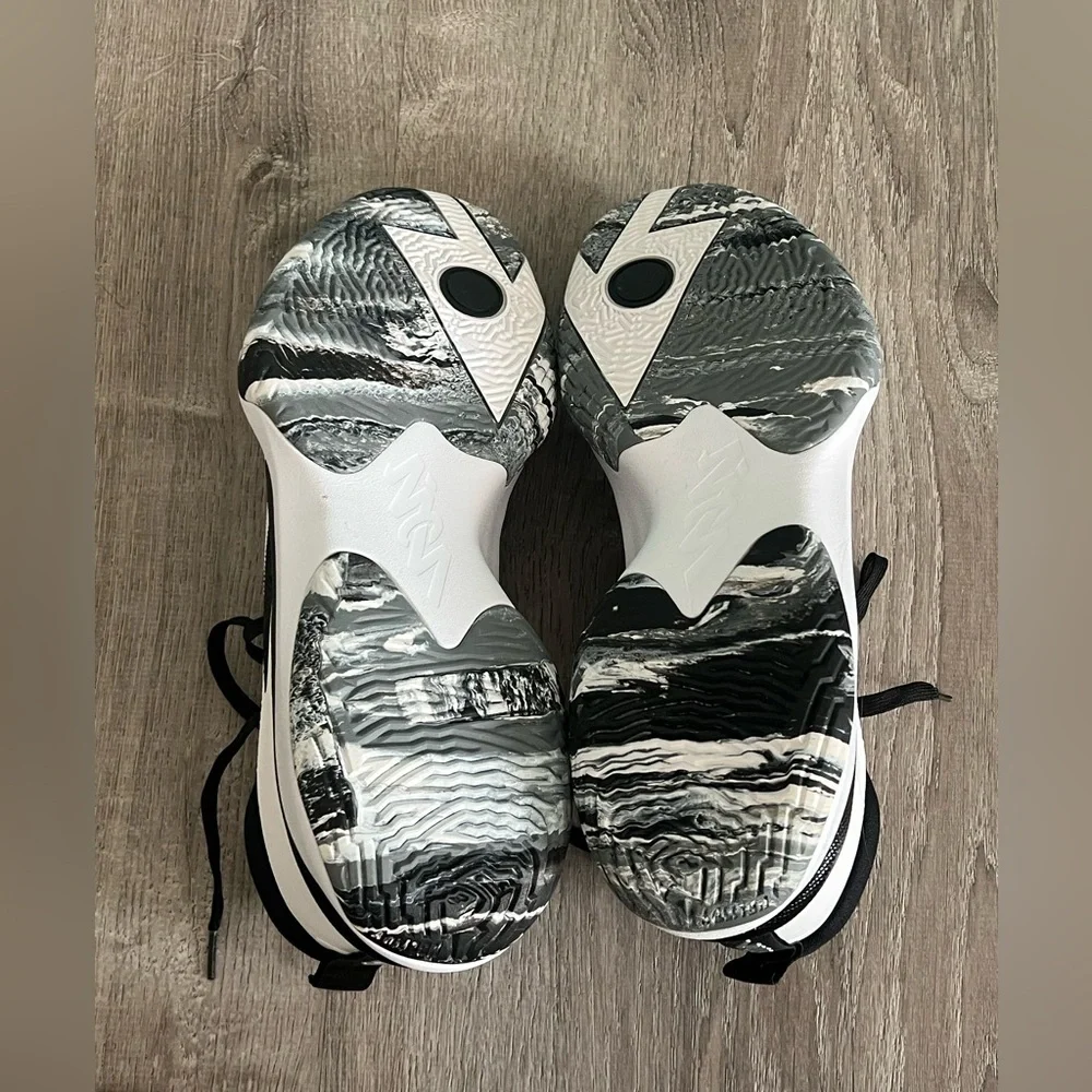 Nike Zion 1 White and Black Athletic Shoes size  16 - Picture 6 of 6